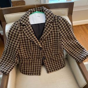 Ann Taylor tweed blazer. Beautiful browns. Adds pop to an outfit! Size 6